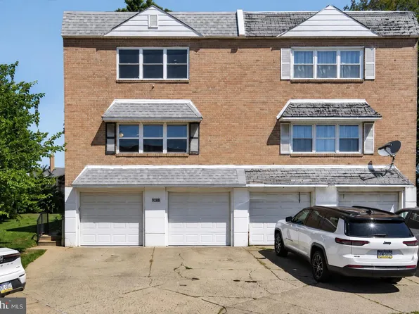 9208 Ambassador Pl, Philadelphia, PA 19115
