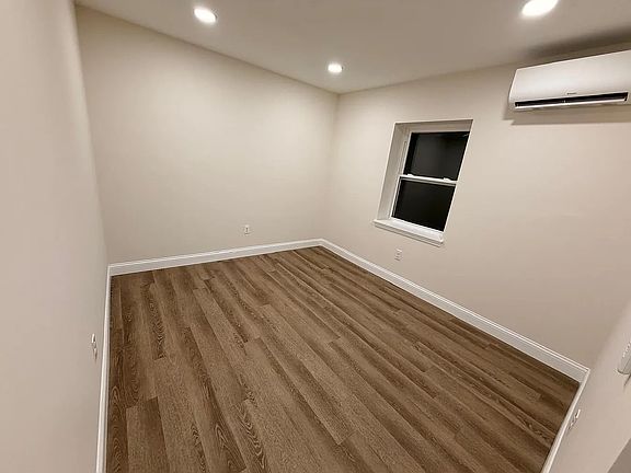 5th image of 538 Clinton Springs Ave #1