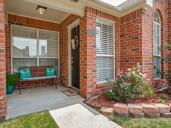 3rd image of 1339 Maplewood Dr