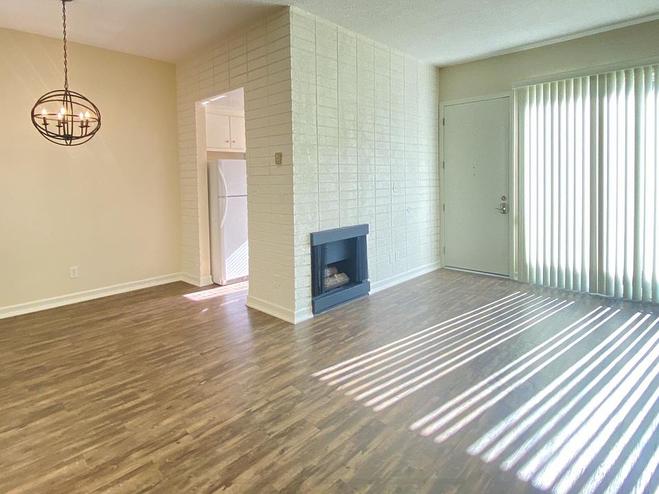 Living/Dining Area