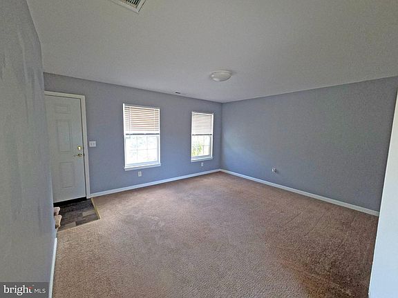 5th image of 111 White St