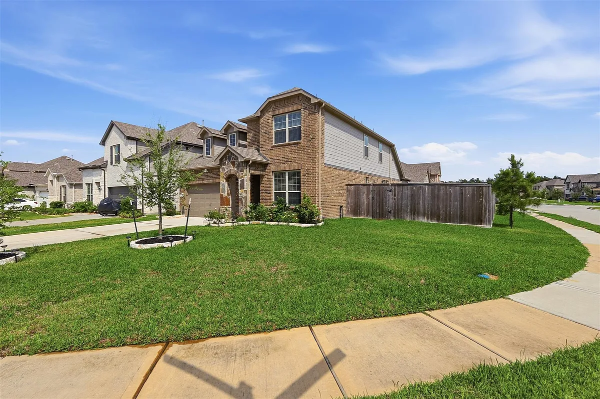 Building Photo - 14383 Cedar Shadow Dr