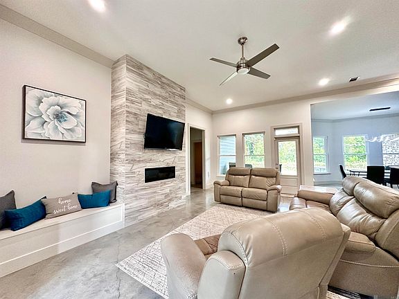 4th image of 17052 Nathans Ln