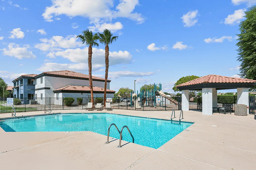Villa Serena Apartments — Photo 4