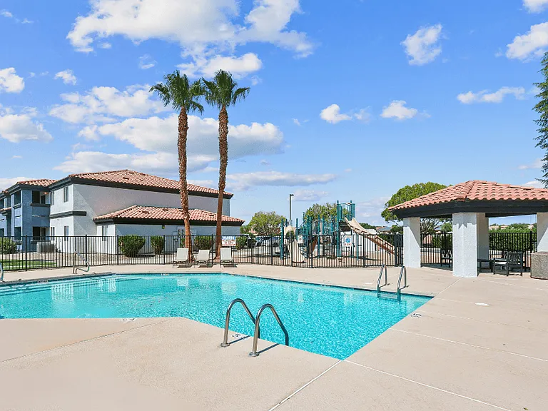 Villa Serena Apartments — Photo 4