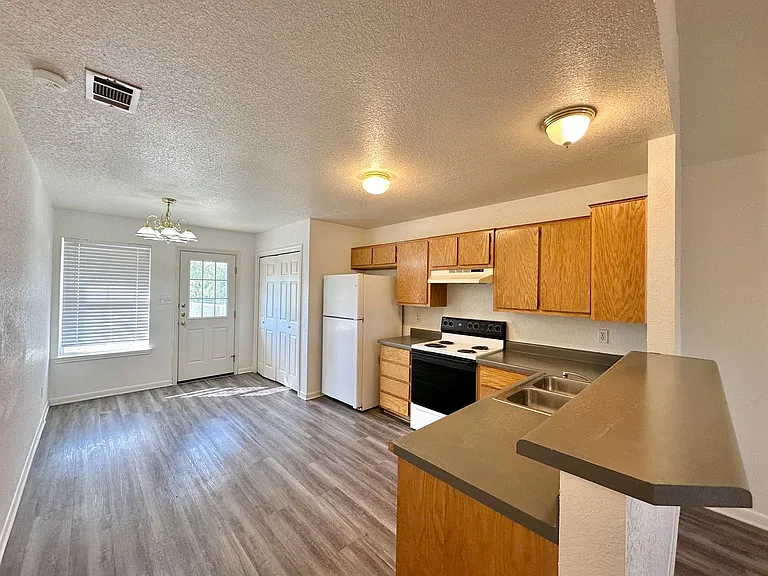 3509 Westwood Dr — Photo 6