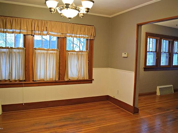 5th image of 456 Fairview Ave NW