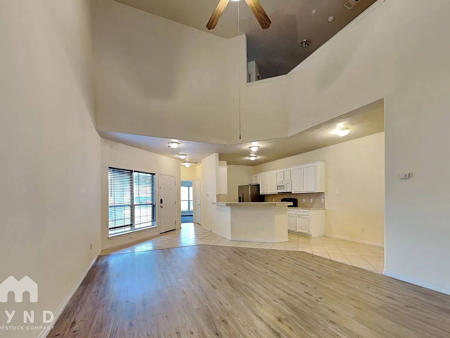 4 bed, 3.5 bath, 1950 sqft, $1,899 — Photo 3