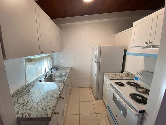 5th image of 227 SE 1st St