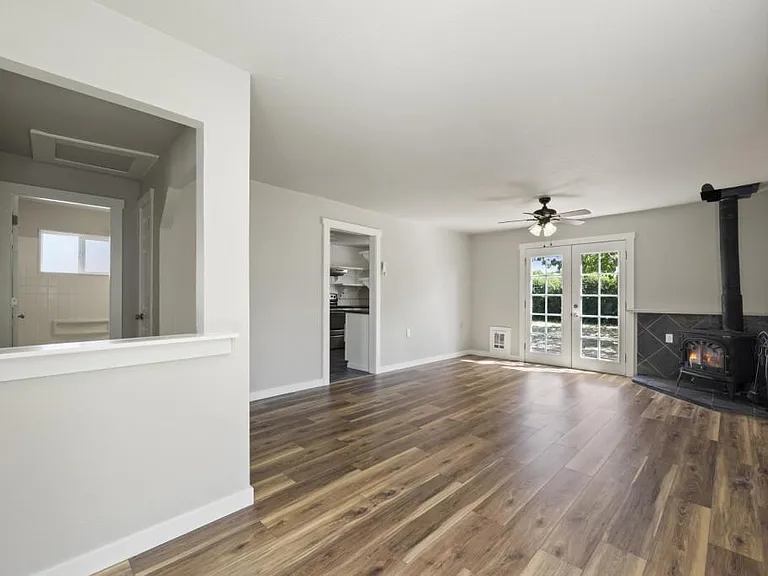 1204 N Sheppard St — Photo 7