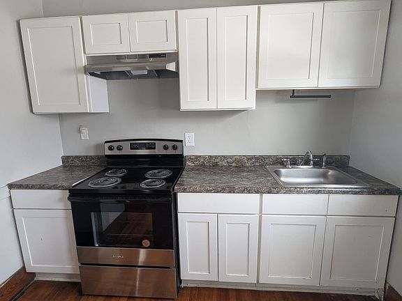 3rd image of 760 Russell St #760