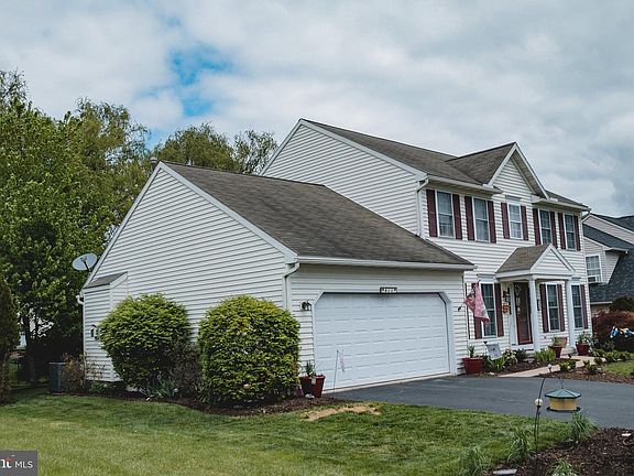 3rd image of 411 Wingspread Ct