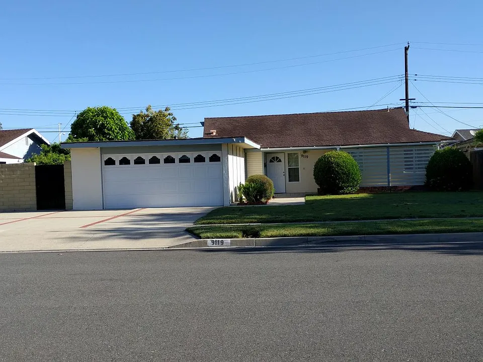 9119 La Estrella Ave