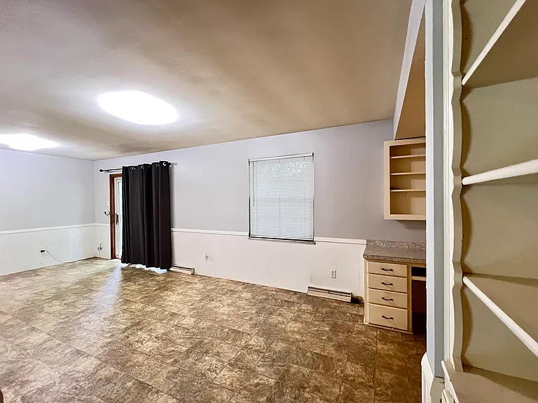8141 Valley Estates Dr — Photo 15