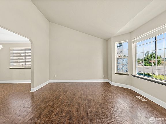 4th image of 9115 Paradise View Court SE