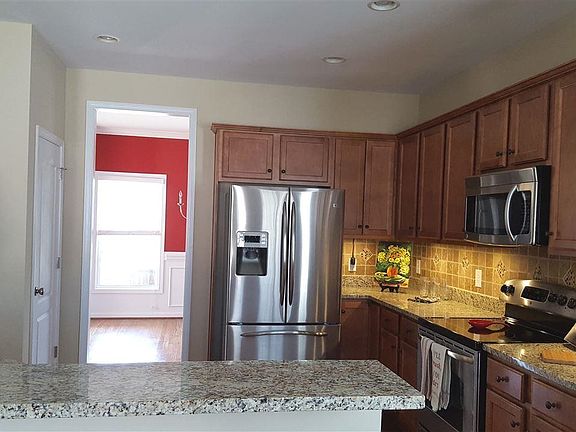 4th image of 19 Pine Island Dr