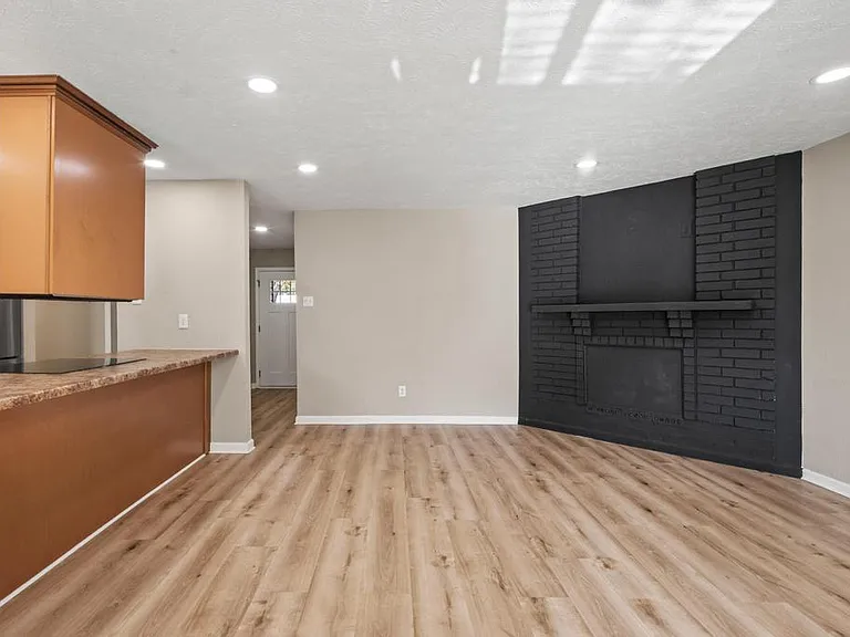 5201 Marks Cir — Photo 17