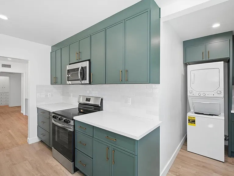 12818 Hatteras St — Photo 4