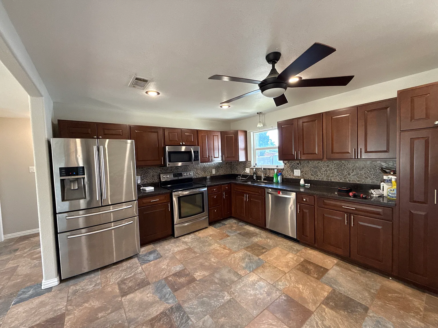 417 La Salle Dr — Photo 1