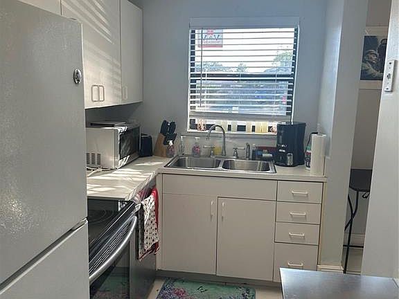 4th image of 4121 NE 21st Terrace #3
