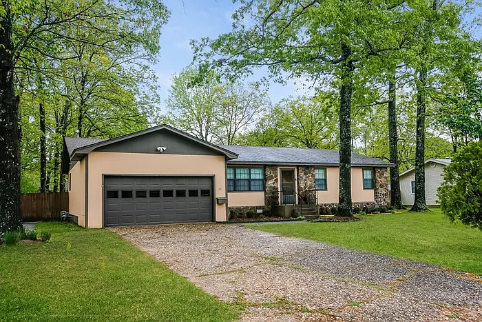 20 Single Oaks Dr — Photo 1