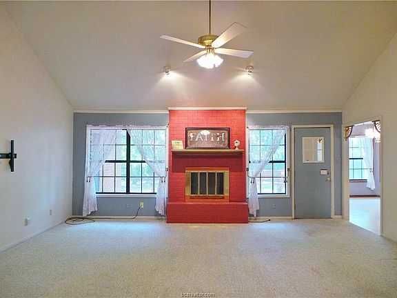 3rd image of 1300 Hardwood Ln