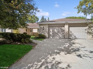 3050 Kayjay Dr, Northbrook, IL