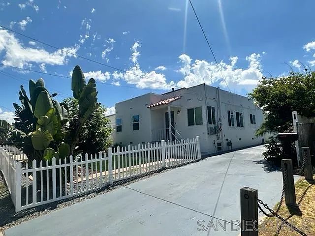 1st image of 1010-12 E 15th St