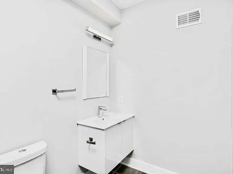 Brand New Luxury Apartments — Photo 11