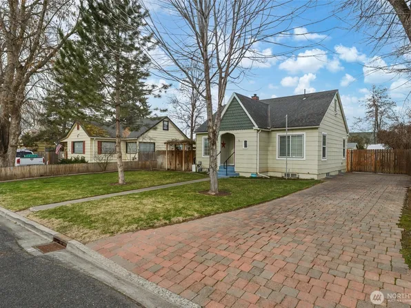 22 NW B Street, College Place, WA 99324