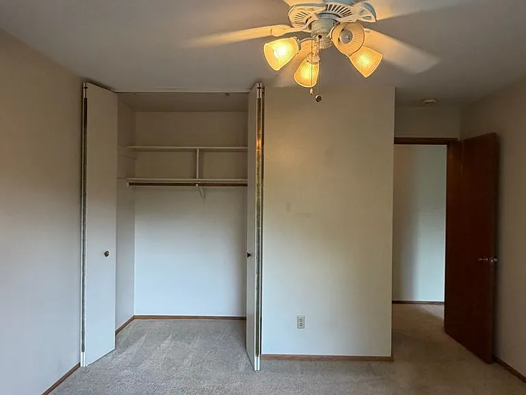 1005 S East St — Photo 3