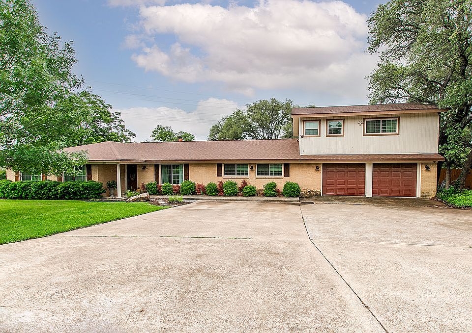 1st image of 613 Estate Dr