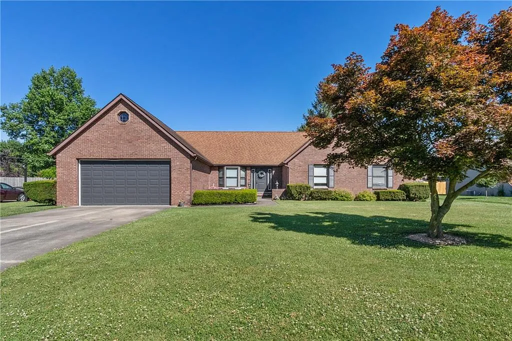 595 Lasher Dr photo 1
