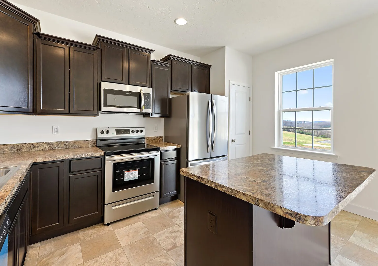 3 Bedroom Townhome! — Photo 4