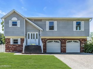 27 Cherry Bend Dr, Howell, NJ 07731