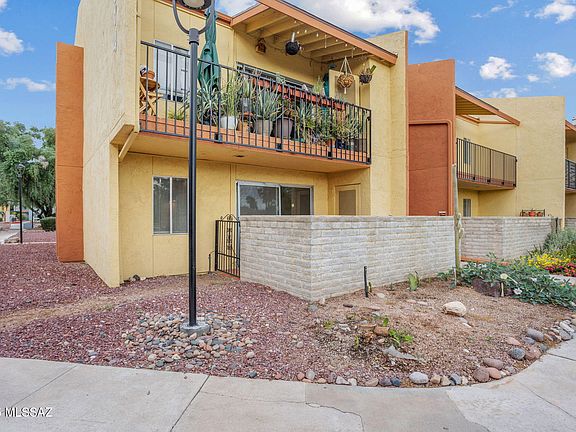 2nd image of 814 S Langley Ave #104