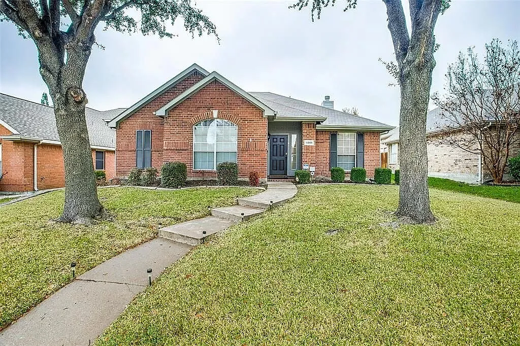 3 bed, 2.0 bath, 1594 sqft, $2,350 — Photo 3