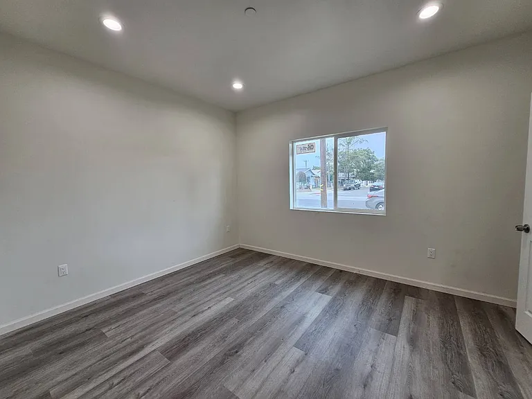 10812 E Klingerman St #1/2 — Photo 9