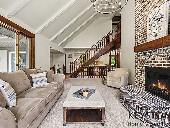 4th image of 5964 Chicago Dr