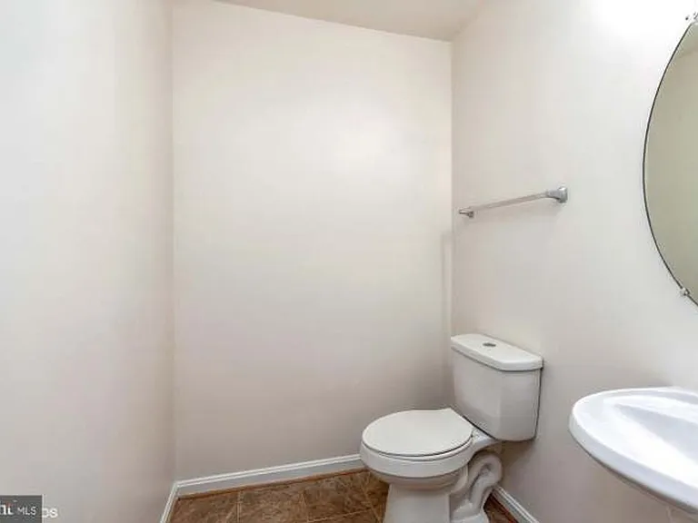 7836 Canter Ct — Photo 11