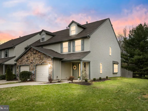 113 Lamplighter Ct, Marlton, NJ 08053