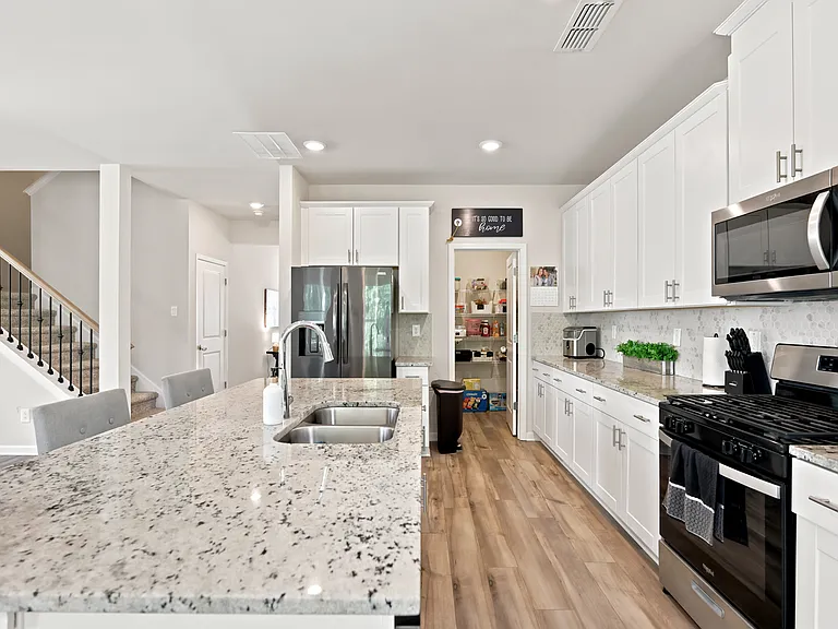 677 Magnolia Dr — Photo 8