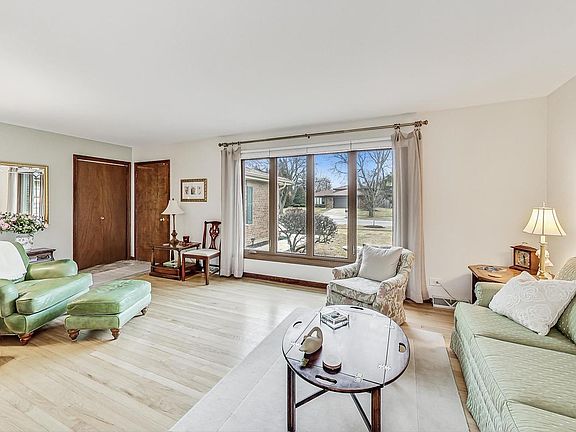 4th image of 8596 Clifford Dr