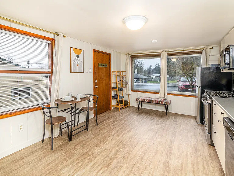 617 N Laventure Rd #B — Photo 6