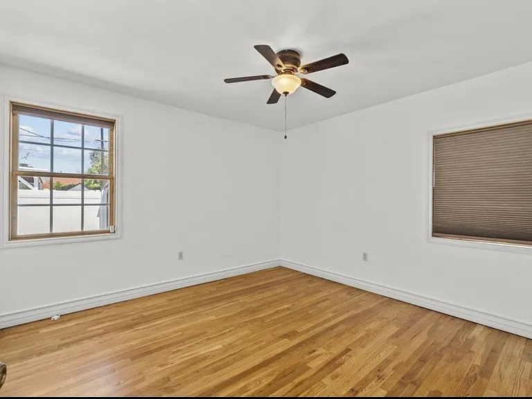 7418 Farmdale Ave — Photo 8