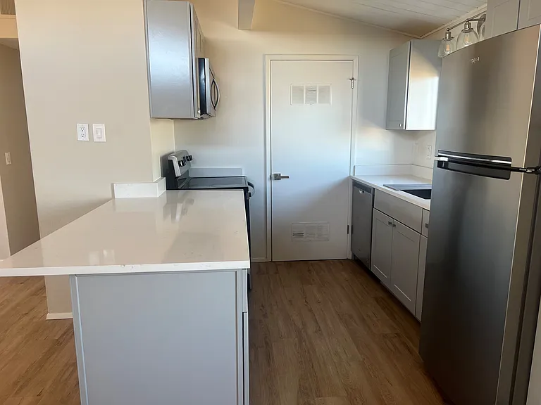 347 Hawthorne St — Photo 5