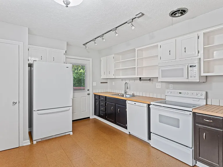 4227 Hillbrook Dr — Photo 10