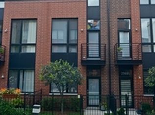 2344 W Wolfram St UNIT F, Chicago, IL 60618