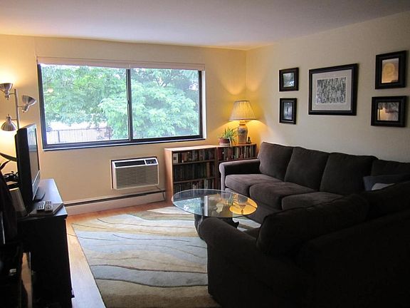 2nd image of 40 Clifton St APT 24