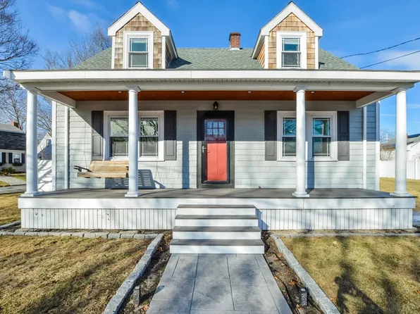 1067 Beckett St, New Bedford, MA 02745